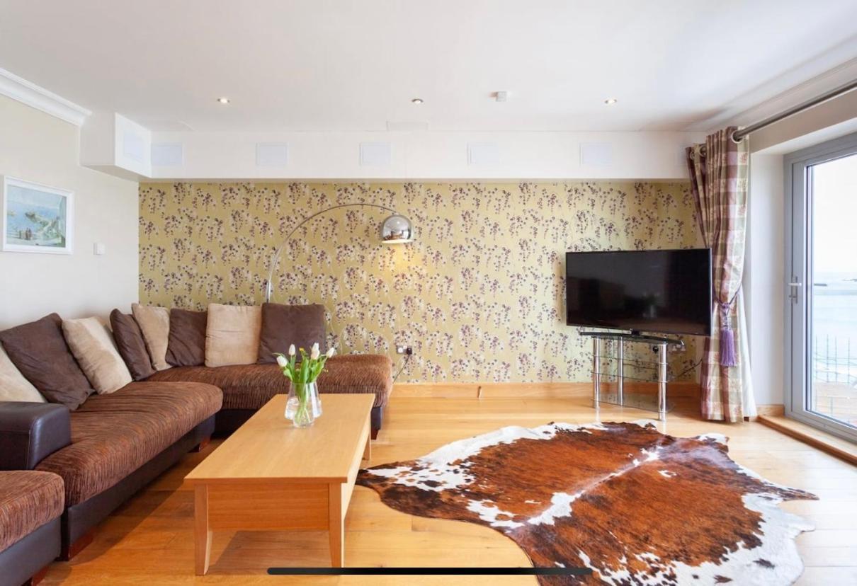 Blue Pool View Apartment Portrush Exterior photo