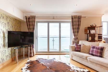 Blue Pool View Apartment Portrush Exterior photo